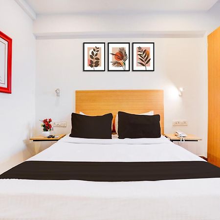 Super Townhouse Khar The Unicontinental Hotel Мумбай Екстериор снимка